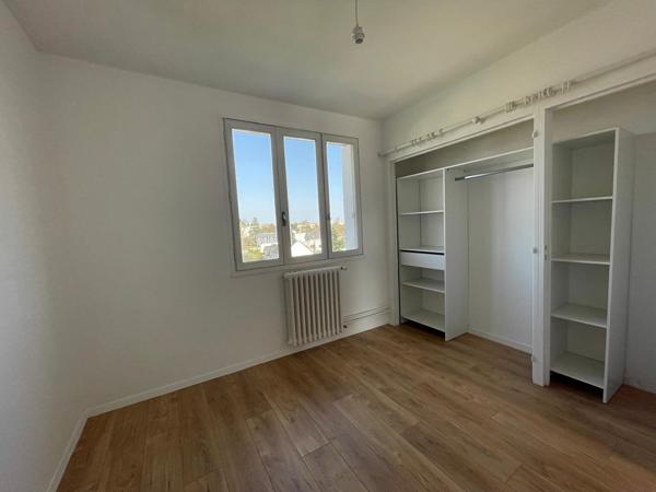 Marrière - bel appartement deux pièces spacieux et lumineux. Balcon, pkg et cave.