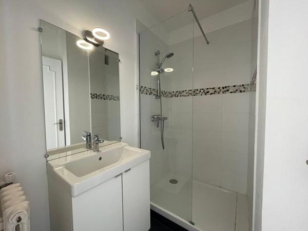 Marrière - bel appartement deux pièces spacieux et lumineux. Balcon, pkg et cave.