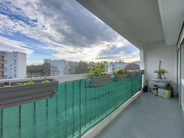 A VENDRE Appartement de type 3 avec balcon à Angers (quartier Bon Repos)