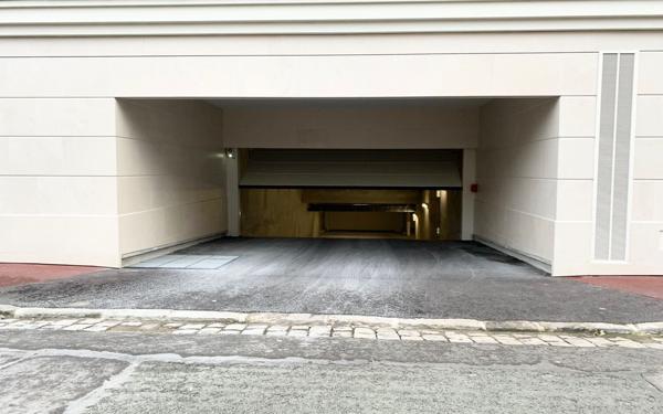 Stationnement à louer    13 m2 Saint-Maur-des-Fossés