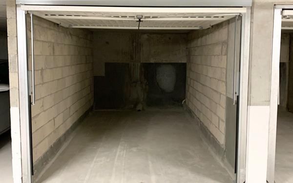 Stationnement à louer    13 m2 Saint-Maur-des-Fossés