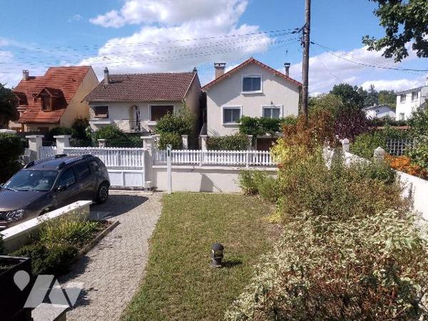 Venez visiter cette belle maison construite en 1994, d'env. 117m² élevée sur sous-sol total com...