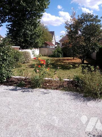 Venez visiter cette belle maison construite en 1994, d'env. 117m² élevée sur sous-sol total com...