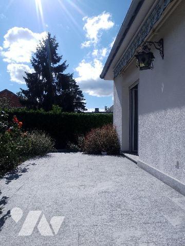 Venez visiter cette belle maison construite en 1994, d'env. 117m² élevée sur sous-sol total com...