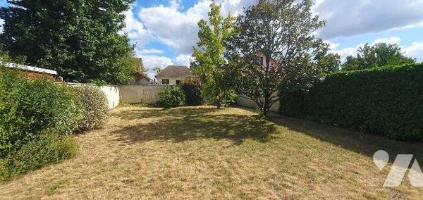 Venez visiter cette belle maison construite en 1994, d'env. 117m² élevée sur sous-sol total com...