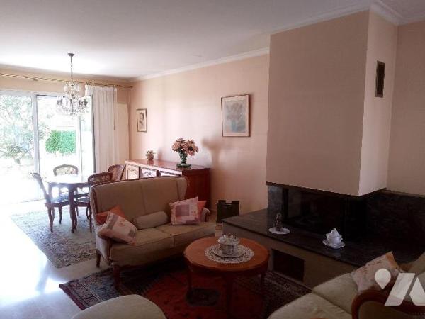 Venez visiter cette belle maison construite en 1994, d'env. 117m² élevée sur sous-sol total com...