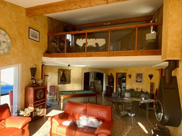 Tain-l'Hermitage (26600) Maison 220 m² avec 2200 m² terrain avec piscine - 5 min de Tain l'Hermitage