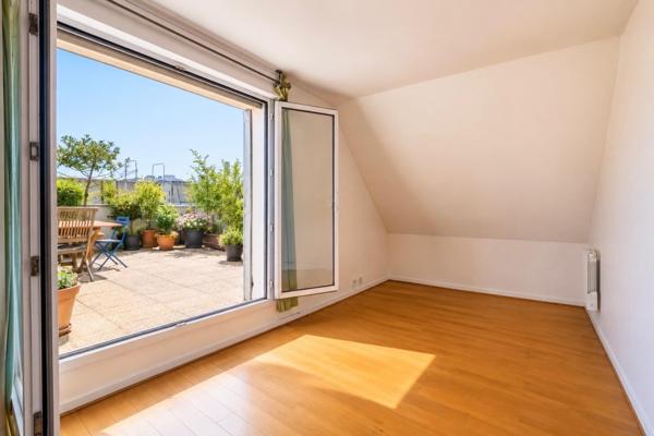 DERNIERS ÉTAGES- 4 CHAMBRES- TERRASSES- IMPASSE PRIVATIVE VERDOYANTE