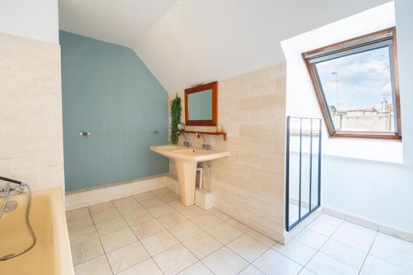 DERNIERS ÉTAGES- 4 CHAMBRES- TERRASSES- IMPASSE PRIVATIVE VERDOYANTE