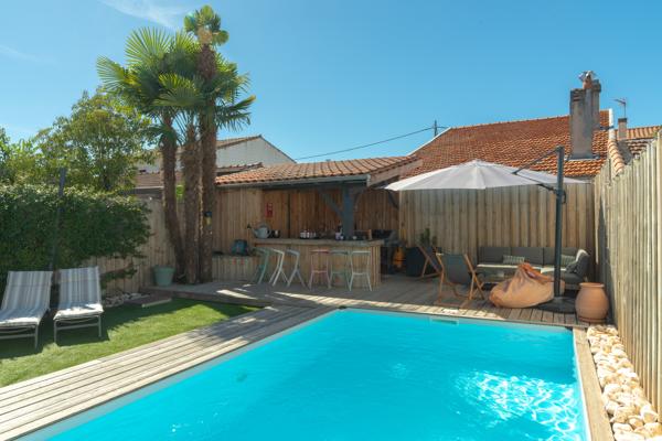 ST AUGUSTIN/MERIGNAC: JOLIE MAISON FAMILIALE DE TYPE 6 AVEC JARDIN PISCINE AU CALME