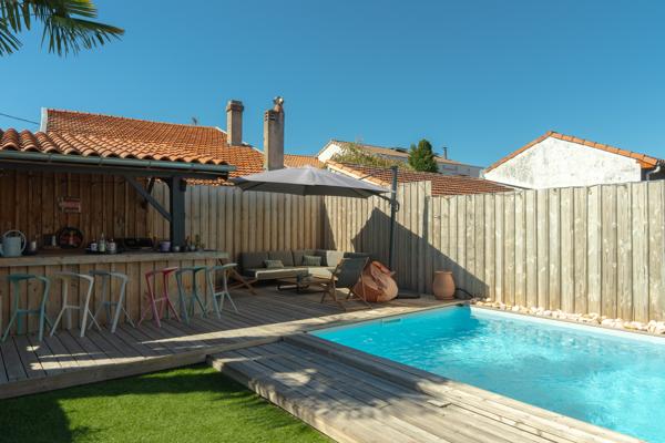 ST AUGUSTIN/MERIGNAC: JOLIE MAISON FAMILIALE DE TYPE 6 AVEC JARDIN PISCINE AU CALME
