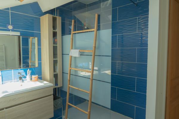 ST AUGUSTIN/MERIGNAC: JOLIE MAISON FAMILIALE DE TYPE 6 AVEC JARDIN PISCINE AU CALME