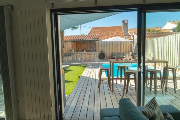 ST AUGUSTIN/MERIGNAC: JOLIE MAISON FAMILIALE DE TYPE 6 AVEC JARDIN PISCINE AU CALME