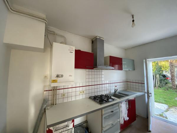 ANGOULEME Proximité toutes commodités, maison d'habitation divisée en 3 logements. Jardin. Rendement attractif