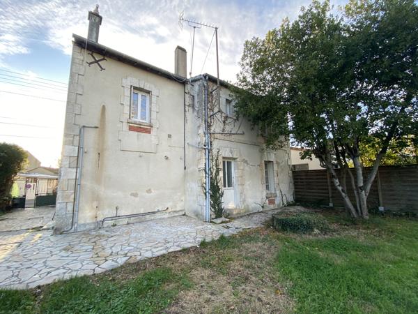 ANGOULEME Proximité toutes commodités, maison d'habitation divisée en 3 logements. Jardin. Rendement attractif