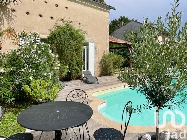 Maison à vendre 10 pièces 245 m² Neuville-de-Poitou