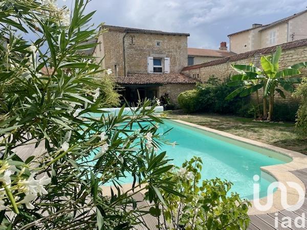 Maison à vendre 10 pièces 245 m² Neuville-de-Poitou
