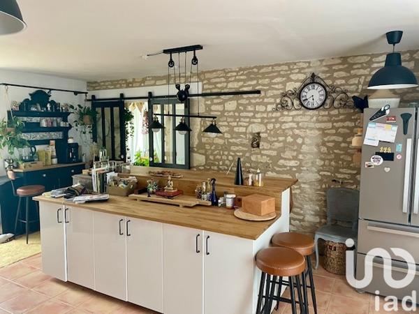 Maison à vendre 10 pièces 245 m² Neuville-de-Poitou