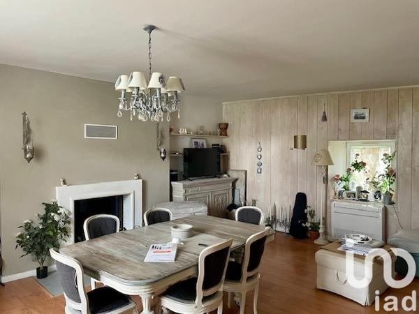 Maison à vendre 10 pièces 245 m² Neuville-de-Poitou