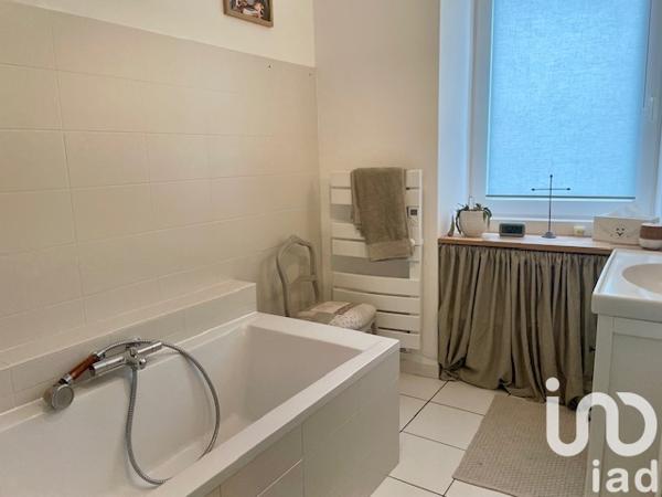 Maison à vendre 10 pièces 245 m² Neuville-de-Poitou