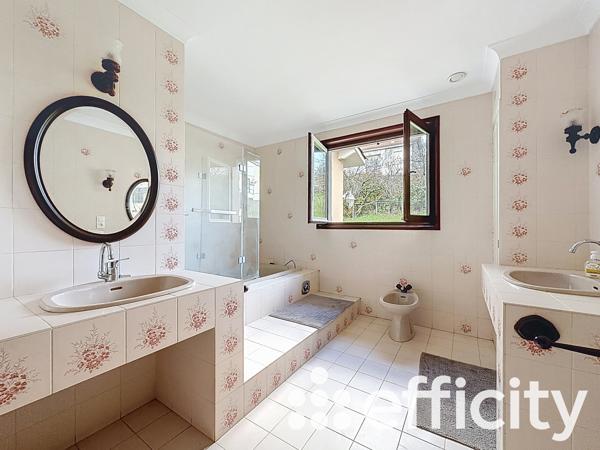 Maison 6 pièces - 257 m²