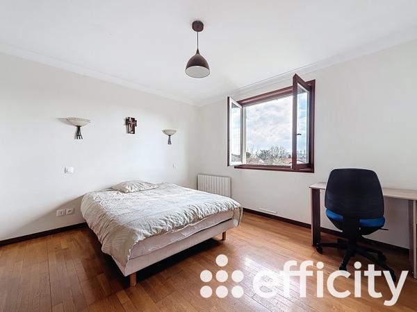 Maison 6 pièces - 257 m²