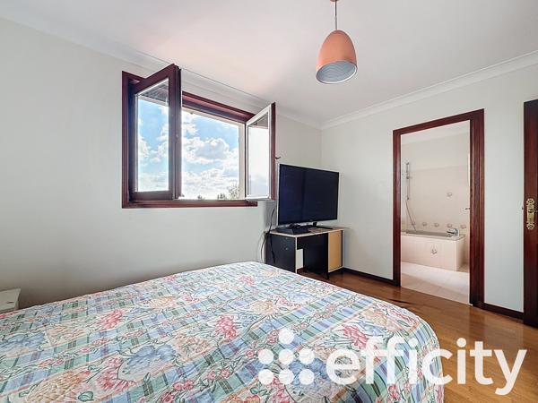 Maison 6 pièces - 257 m²