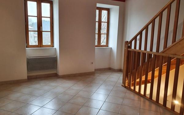 Appartement à louer    3 pièces •  Joyeuse