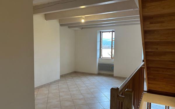 Appartement à louer    3 pièces •  Joyeuse