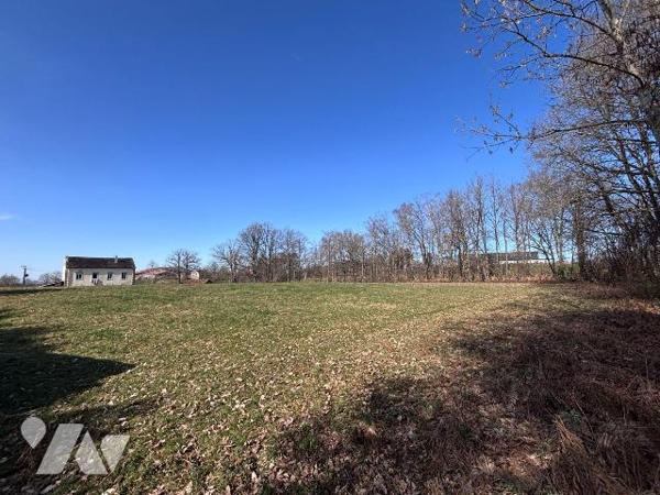 A VENDRE TERRAIN A BATIR LE VAL D'AJOL VOSGES 88340
Terrain à bâtir de 8426 pour une surface t...