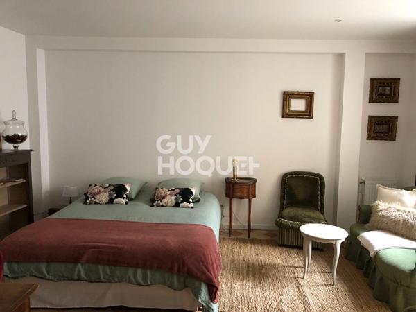 Superbe maison en pierre de 258m² avec deux chambres d'hôtes et un local commercial en plein coeur du centre historique de Moret-sur-Loing Moret-sur-Loing