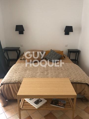 Superbe maison en pierre de 258m² avec deux chambres d'hôtes et un local commercial en plein coeur du centre historique de Moret-sur-Loing Moret-sur-Loing