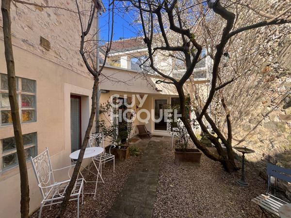 Superbe maison en pierre de 258m² avec deux chambres d'hôtes et un local commercial en plein coeur du centre historique de Moret-sur-Loing Moret-sur-Loing