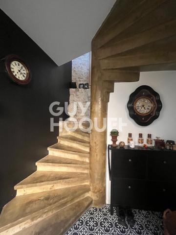 Superbe maison en pierre de 258m² avec deux chambres d'hôtes et un local commercial en plein coeur du centre historique de Moret-sur-Loing Moret-sur-Loing