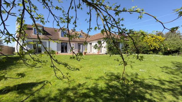 MAGNIFIQUE PROPRIETE DE SEMI PLAIN PIED ERIGEE SUR PLUS DE 1300 M² LA CHAPELLE D ARMENTIERES