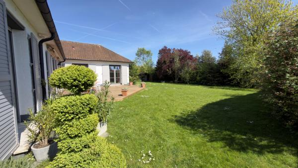 MAGNIFIQUE PROPRIETE DE SEMI PLAIN PIED ERIGEE SUR PLUS DE 1300 M² LA CHAPELLE D ARMENTIERES