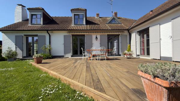 MAGNIFIQUE PROPRIETE DE SEMI PLAIN PIED ERIGEE SUR PLUS DE 1300 M² LA CHAPELLE D ARMENTIERES