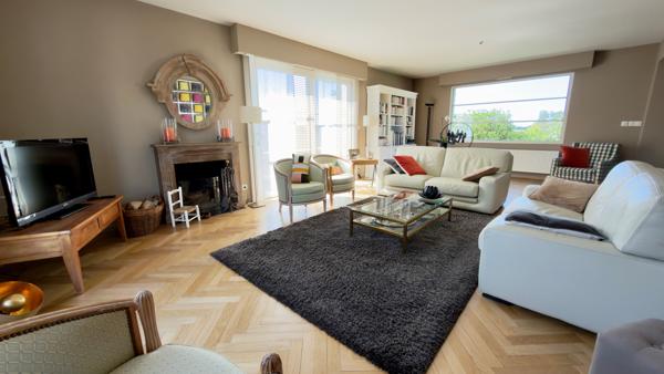 MAGNIFIQUE PROPRIETE DE SEMI PLAIN PIED ERIGEE SUR PLUS DE 1300 M² LA CHAPELLE D ARMENTIERES