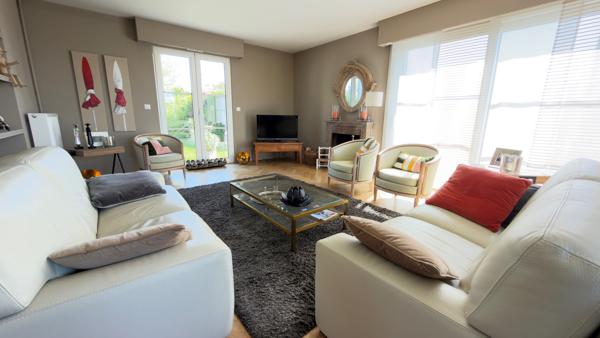 MAGNIFIQUE PROPRIETE DE SEMI PLAIN PIED ERIGEE SUR PLUS DE 1300 M² LA CHAPELLE D ARMENTIERES