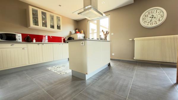 MAGNIFIQUE PROPRIETE DE SEMI PLAIN PIED ERIGEE SUR PLUS DE 1300 M² LA CHAPELLE D ARMENTIERES
