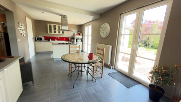 MAGNIFIQUE PROPRIETE DE SEMI PLAIN PIED ERIGEE SUR PLUS DE 1300 M² LA CHAPELLE D ARMENTIERES