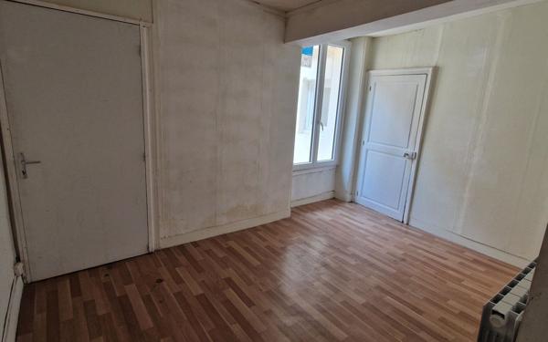Maison à vendre    2 pièces • 70 m2 Mamers
