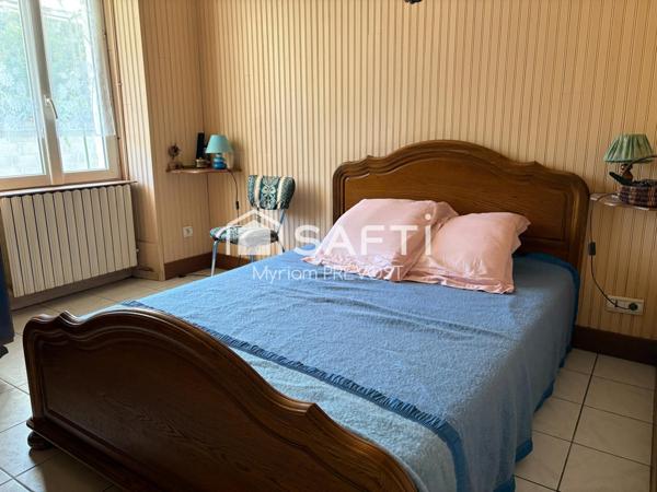 Ancienne maison de ville dans un quartier calme