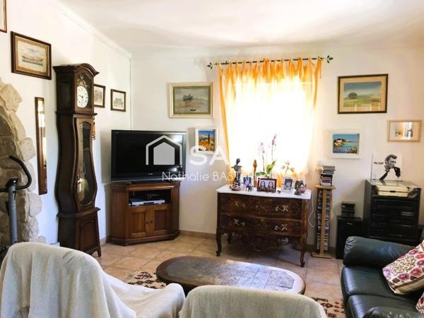 Villa T5 de plain pied avec jardin, piscine et grand garage