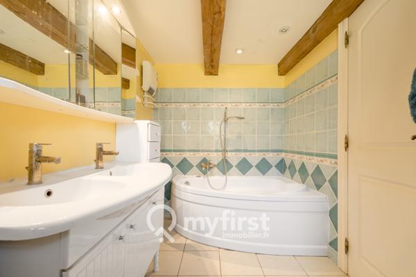 Les Arcs (83460) DEUX MAISONS INDÉPENDANTES AU CŒUR DES VIGNES