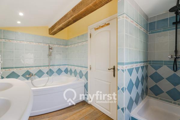 Les Arcs (83460) DEUX MAISONS INDÉPENDANTES AU CŒUR DES VIGNES