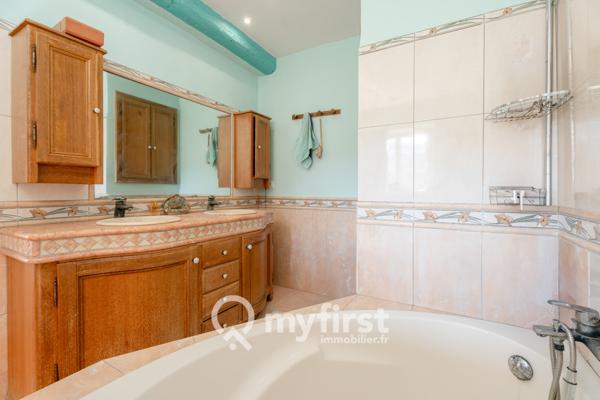 Les Arcs (83460) DEUX MAISONS INDÉPENDANTES AU CŒUR DES VIGNES