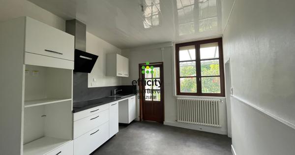 Maison
         4 pièces
        - 104 m² Exclusivité 99 000 € *