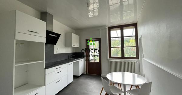 Maison
         4 pièces
        - 104 m² Exclusivité 99 000 € *