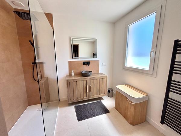 Saint-Raphaël: Villa avec suite de plain pied, piscine et garage, proche santa lucia